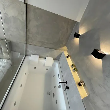 Апартаменты Jacuzzi Ladadika Салоники