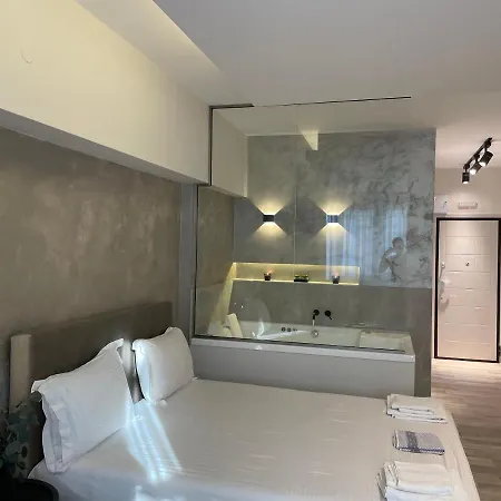Jacuzzi Ladadika Апартаменты *