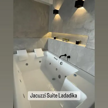Jacuzzi Ladadika *